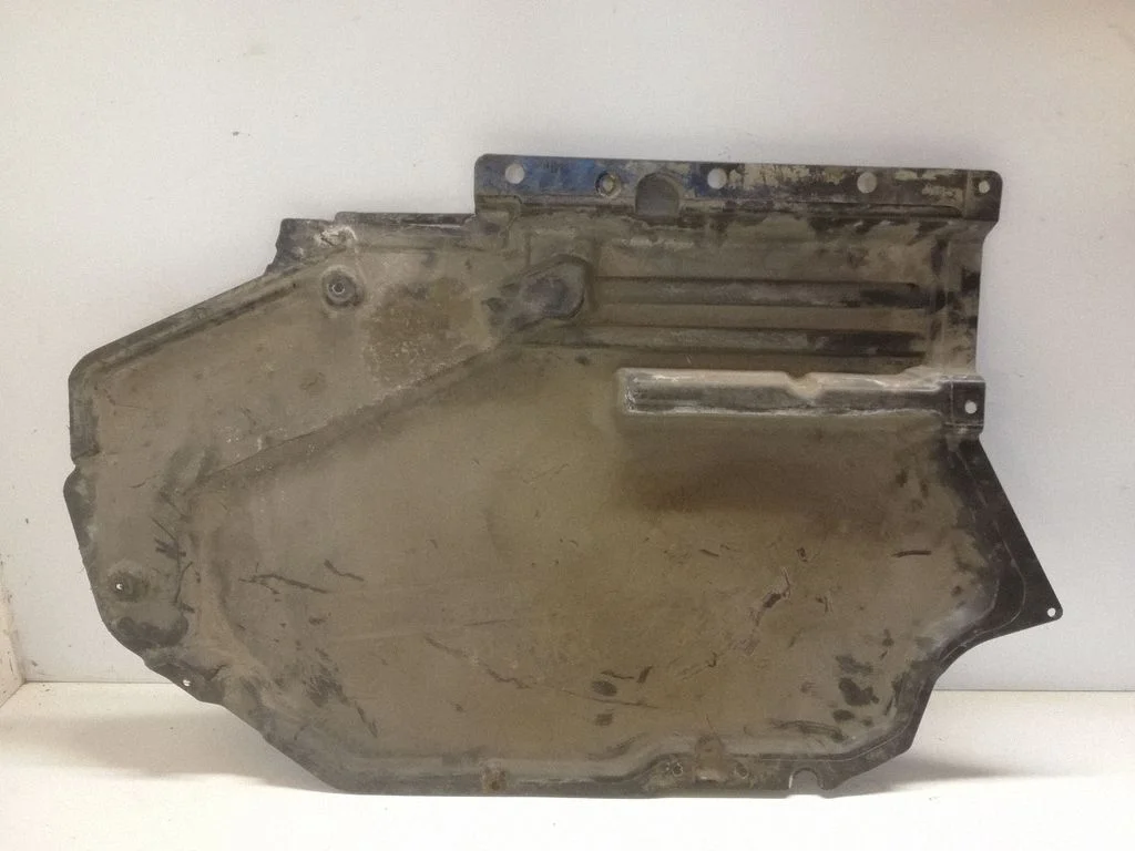 Center/middle under tray cover 51757158405