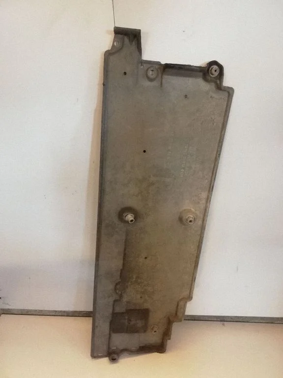 Center/middle under tray cover 5816505010