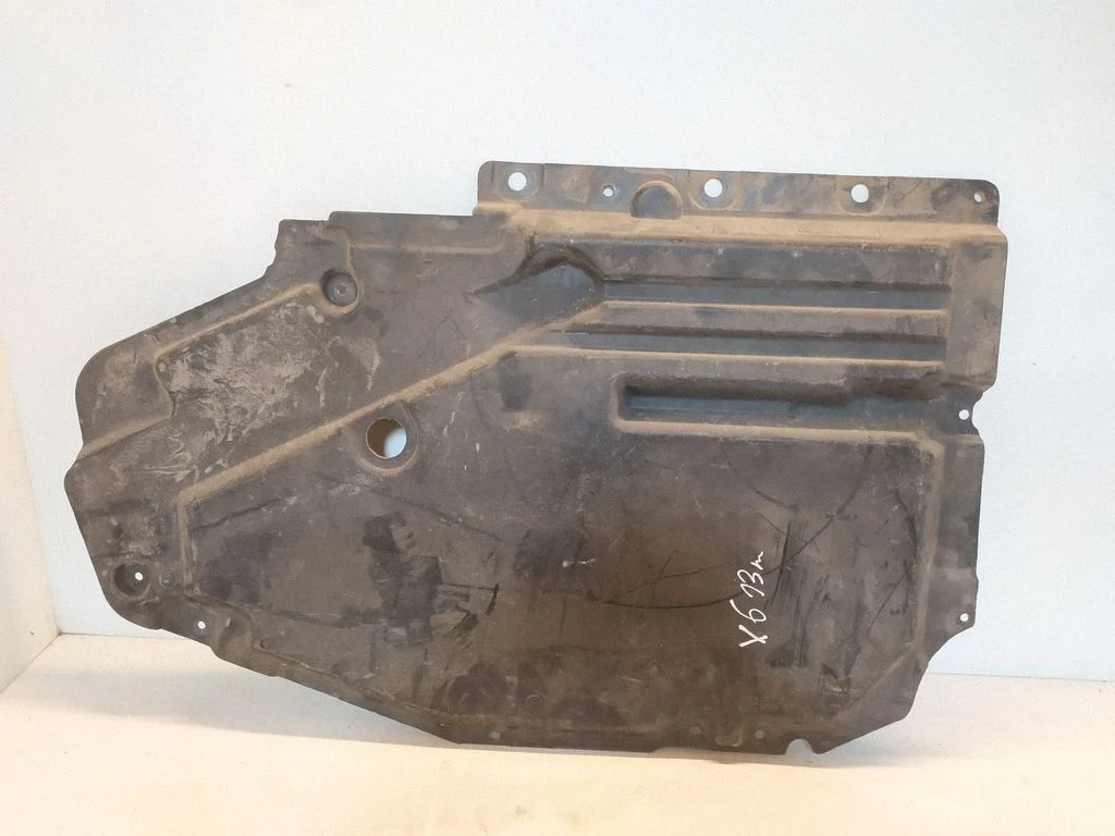 Center/middle under tray cover 51757158406