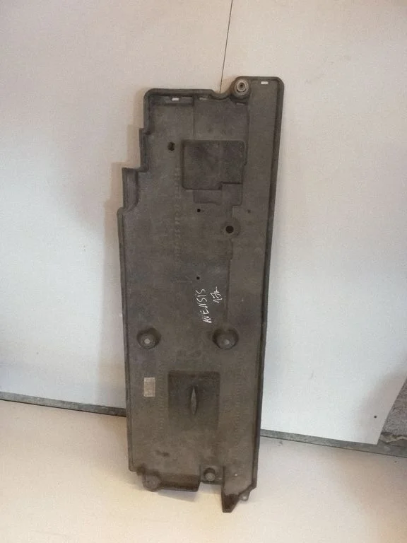 Center/middle under tray cover 5816505018