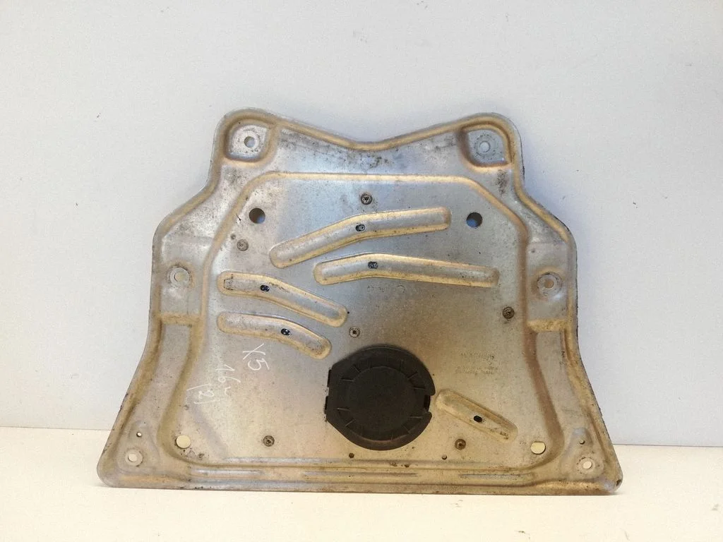 Engine splash shield/under tray 6853814