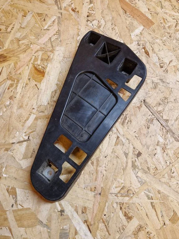Rear bumper mounting bracket 866241H100