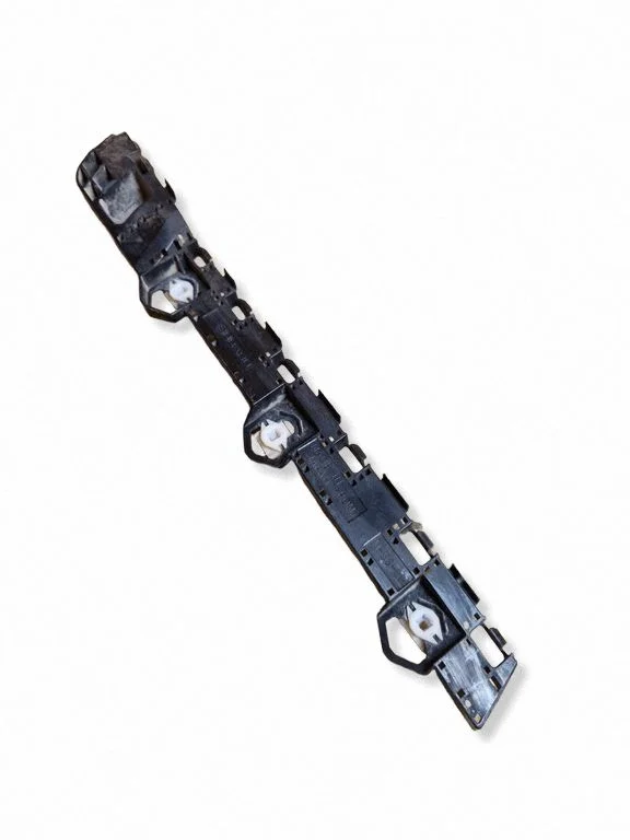 Rear bumper mounting bracket 4E0F0