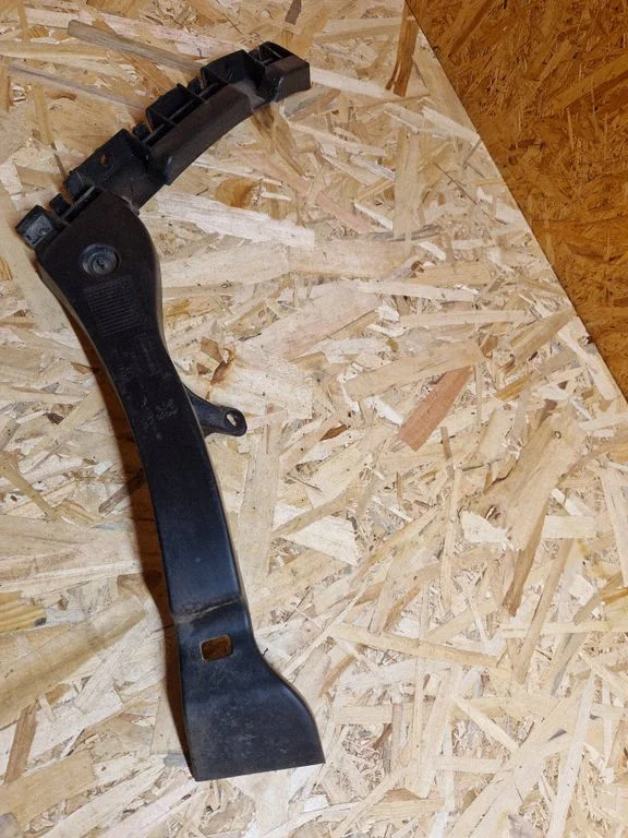 Rear bumper mounting bracket 9683045680