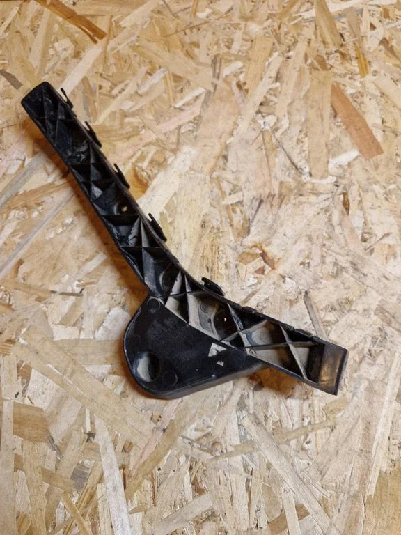 Rear bumper mounting bracket 866131H100