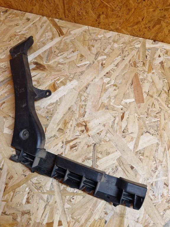 Rear bumper mounting bracket 9683047280
