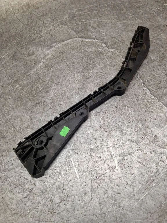 Rear bumper mounting bracket – Skoda Rapid (NH) (2012-2019)
