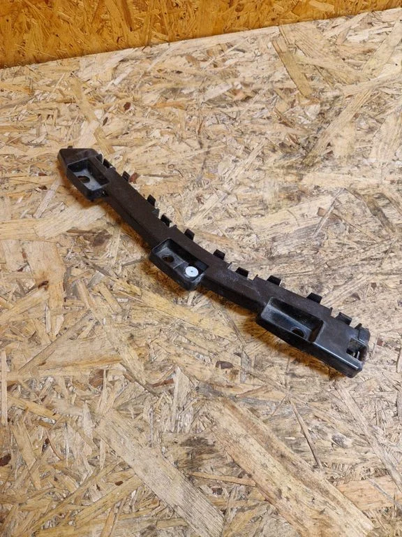 Rear bumper mounting bracket EM2B17E850A