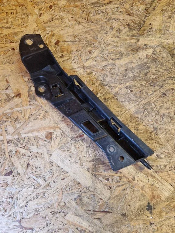 Rear bumper mounting bracket 9807800580
