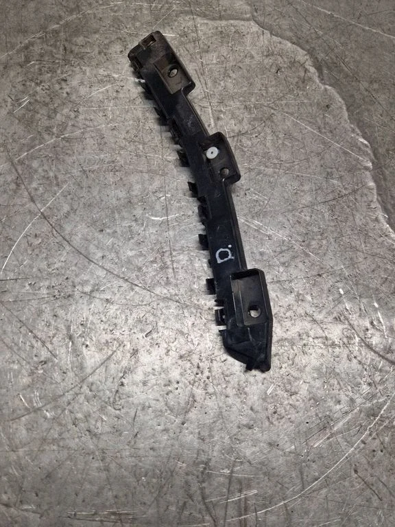 Rear bumper mounting bracket EM2B17E850A