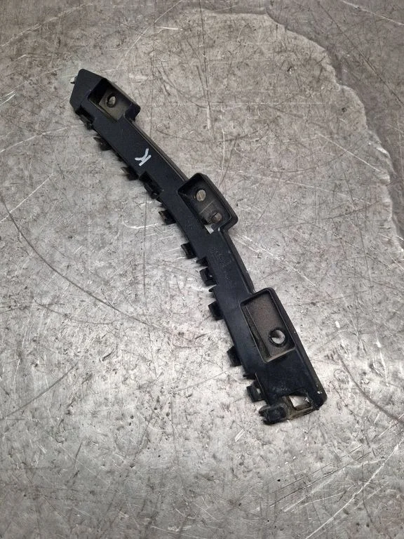 Rear bumper mounting bracket EM2B17E851A