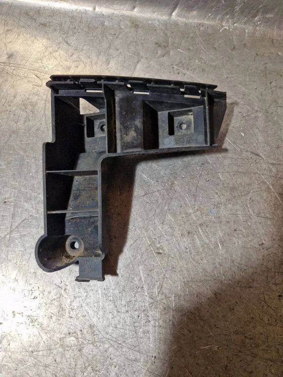 Rear bumper mounting bracket 30678651