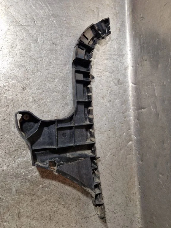Rear bumper mounting bracket 31265328