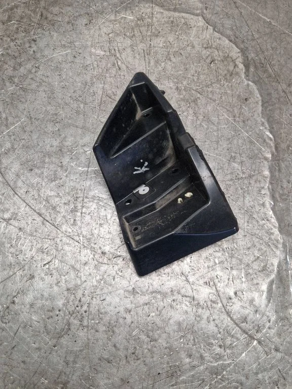 Rear bumper mounting bracket EM2B17D949A