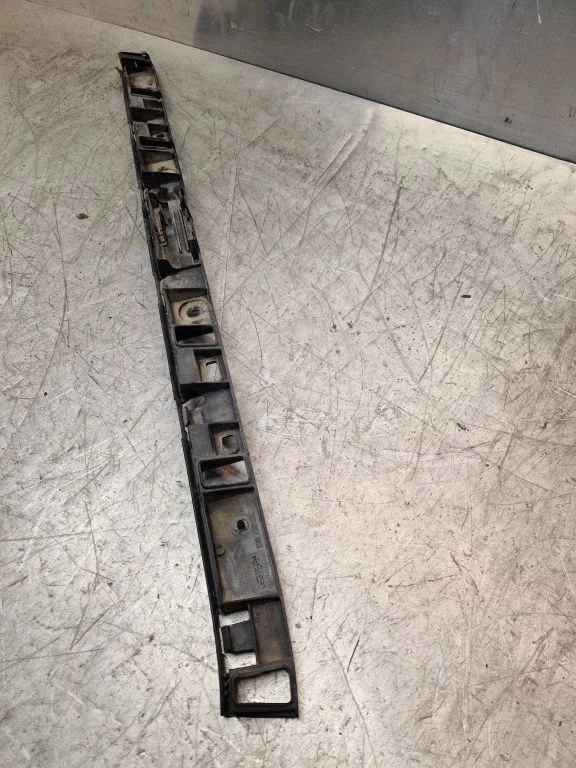 Rear bumper mounting bracket 5C6807863