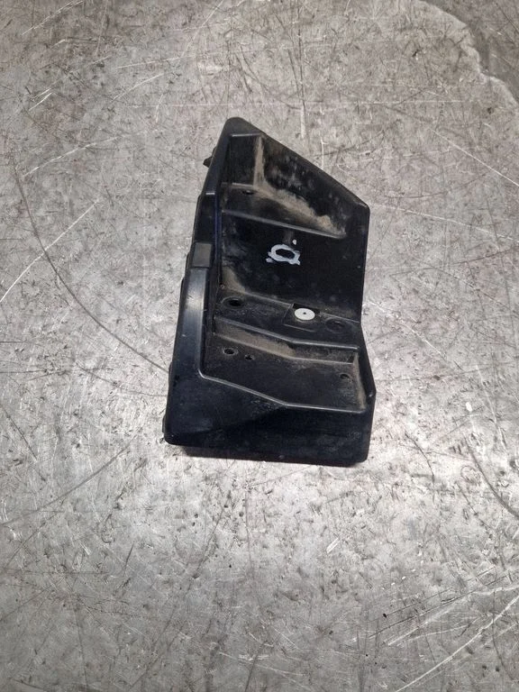 Rear bumper mounting bracket EM2B17D948A