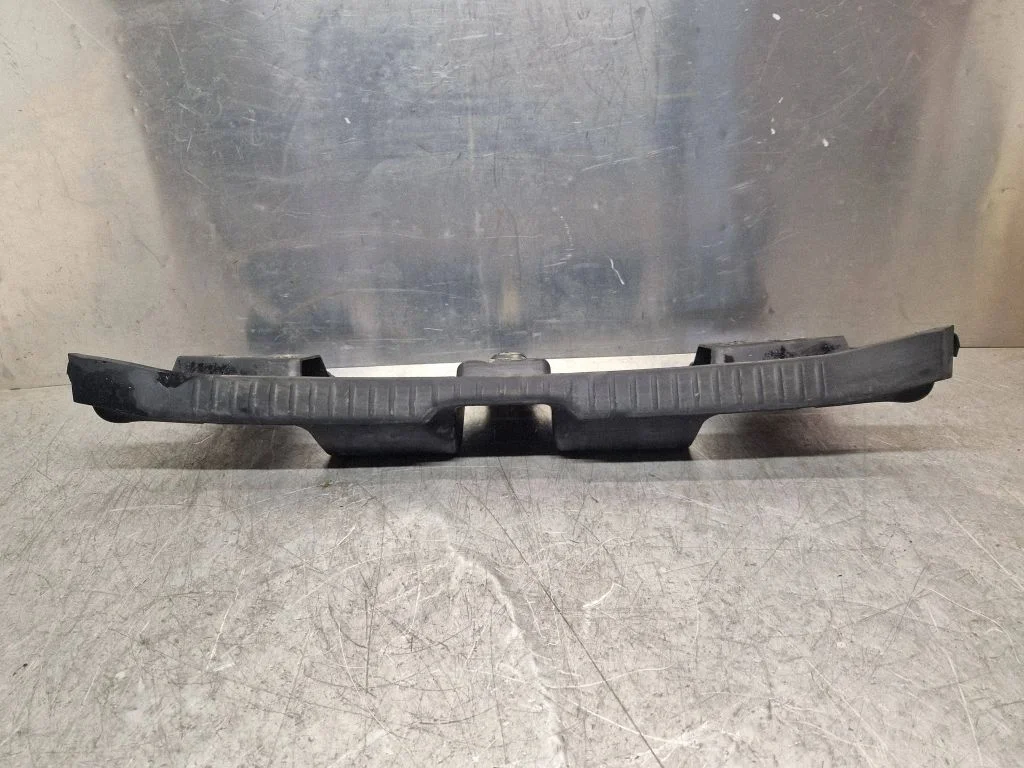 Rear bumper mounting bracket – Peugeot 308 (2007-2013)