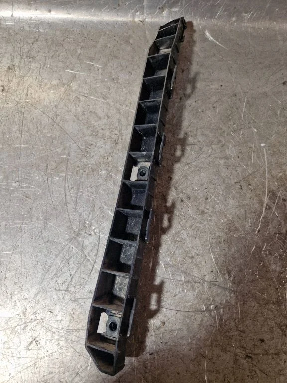 Rear bumper mounting bracket 866142Y000