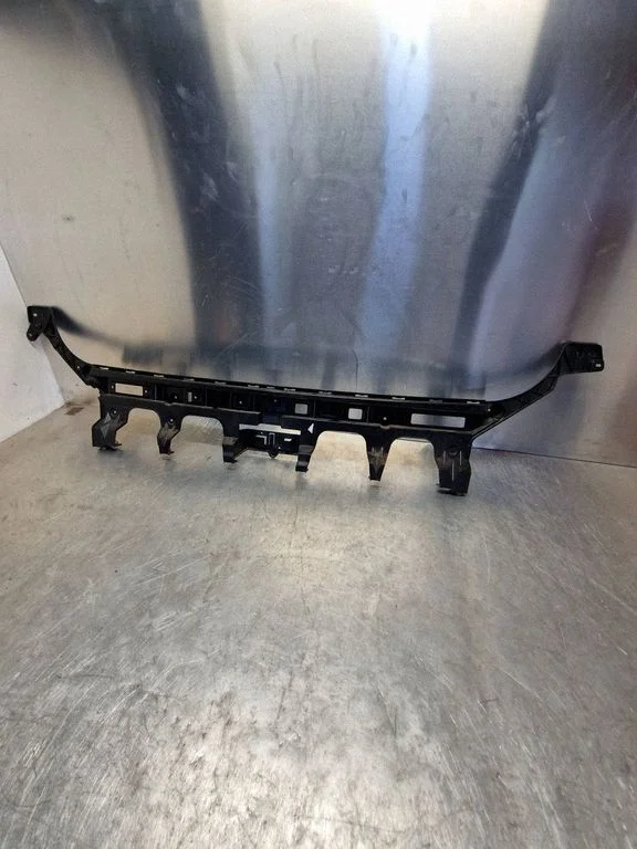 Rear bumper mounting bracket 68229231AD