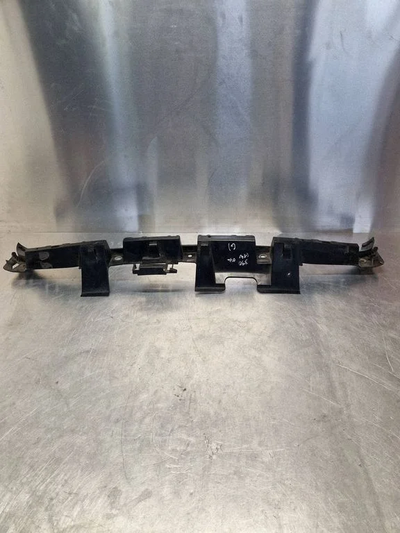Rear bumper mounting bracket 72758411