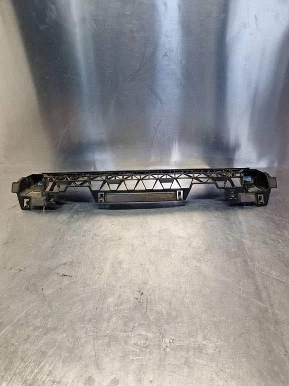 Rear bumper mounting bracket 8P4807385A