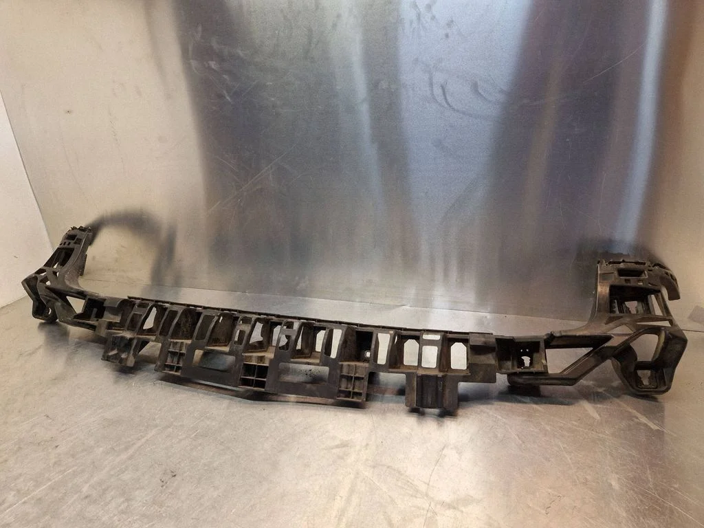 Rear bumper mounting bracket