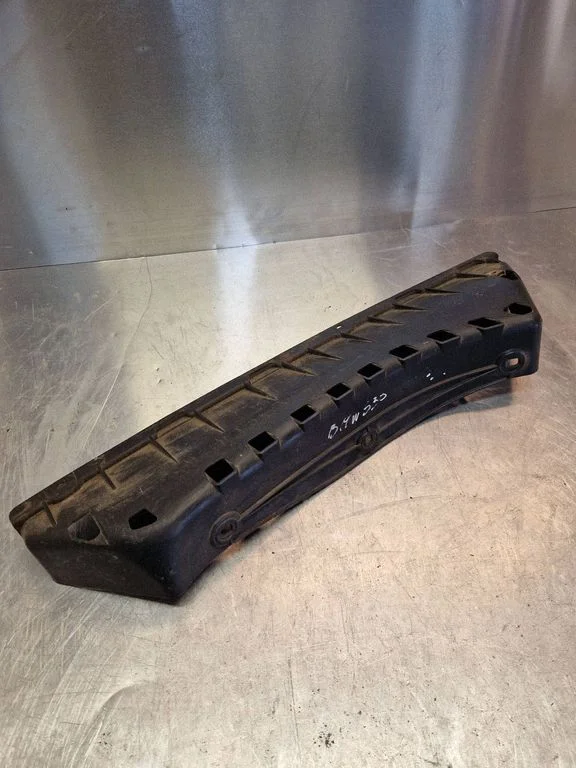 Rear bumper mounting bracket – BMW 5 Series E60 E61 (2004-2010)