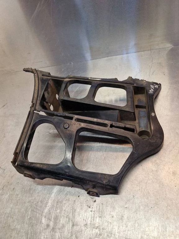 Rear bumper mounting bracket 72758411
