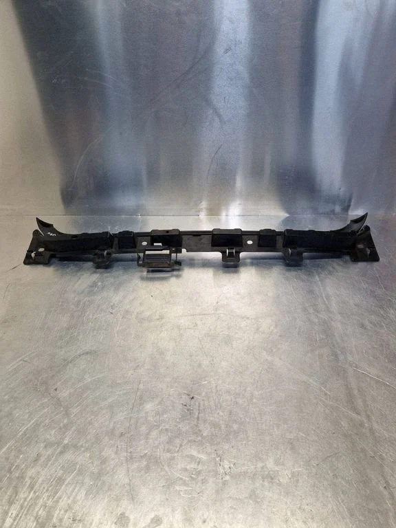Rear bumper mounting bracket 7058522