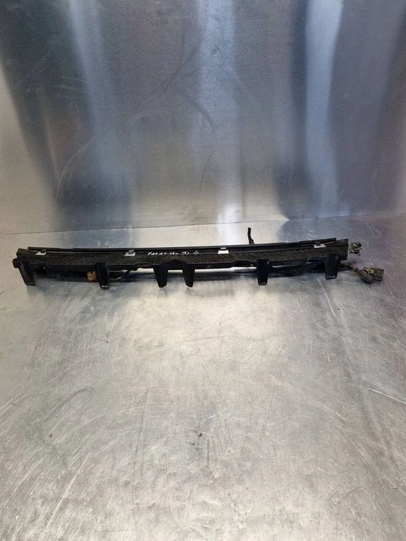 Rear bumper mounting bracket 3G0807863