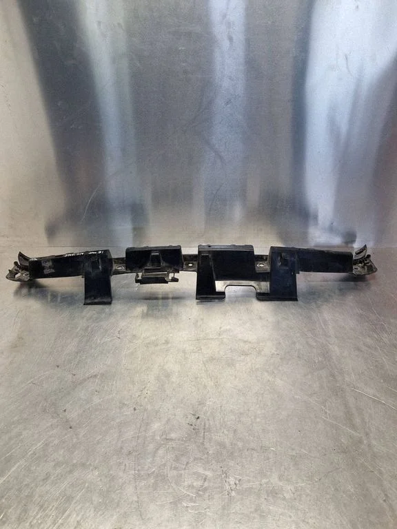 Rear bumper mounting bracket 72758411
