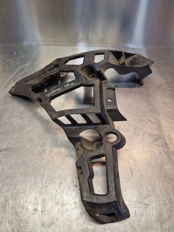 Tagumise kaitseraua kinnitusklamber – Renault Megane III (2009-2016)