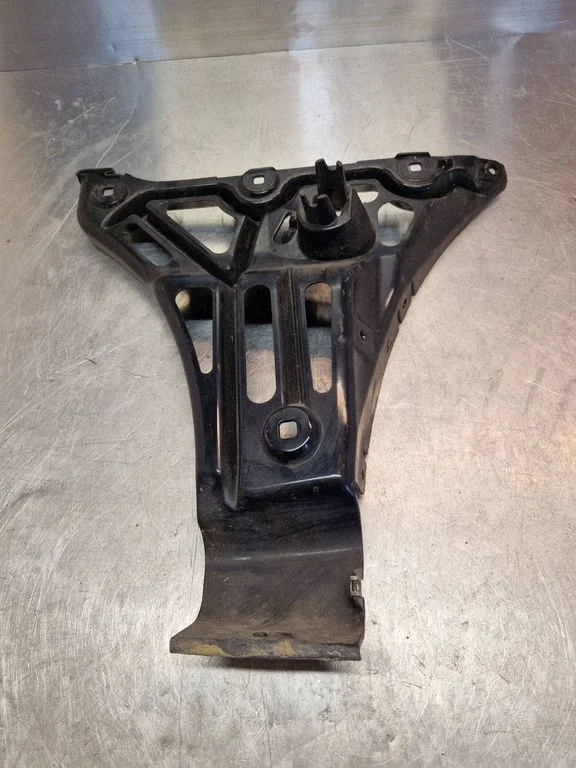 Rear bumper mounting bracket 7060795