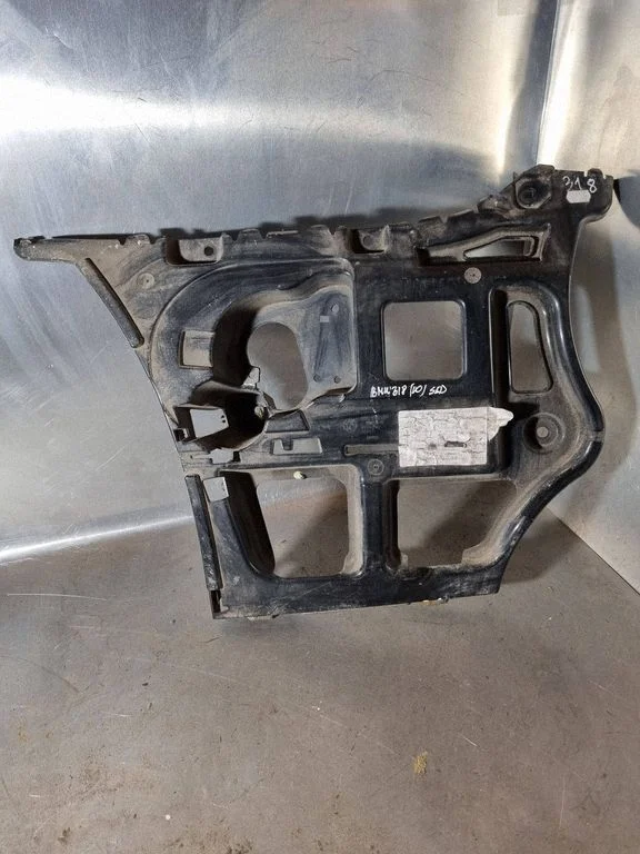 Rear bumper mounting bracket 7202667