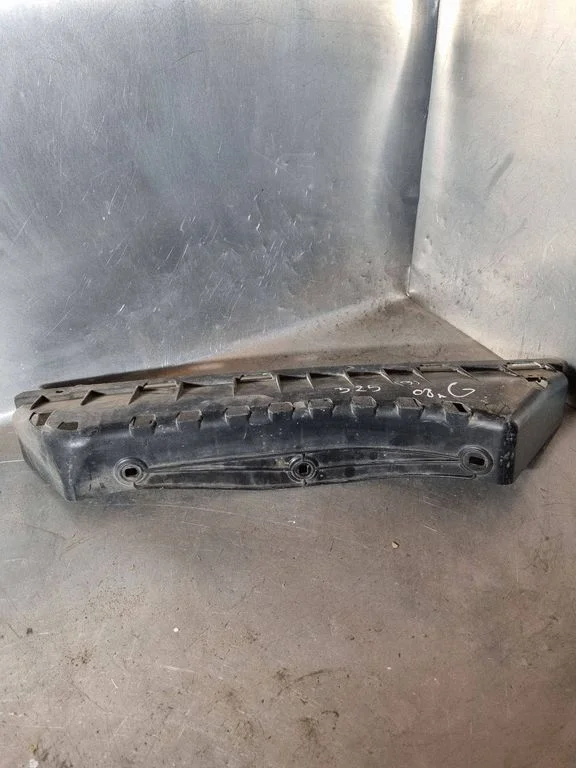 Rear bumper mounting bracket 7056388