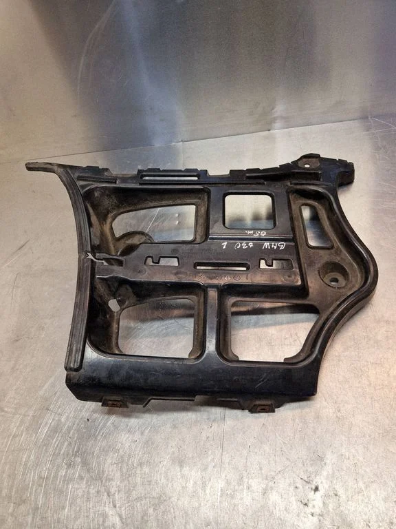 Rear bumper mounting bracket 727584