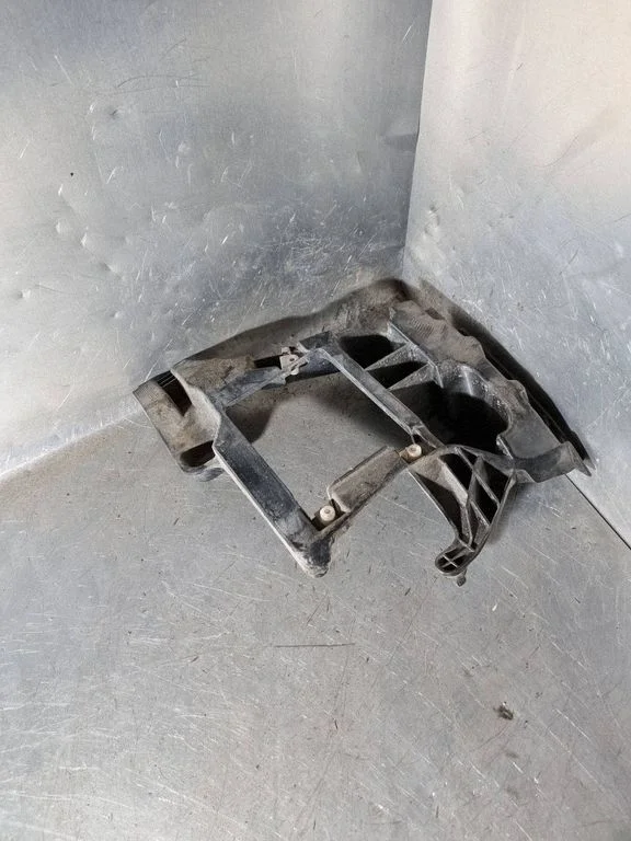 Rear bumper mounting bracket 4G9807394D