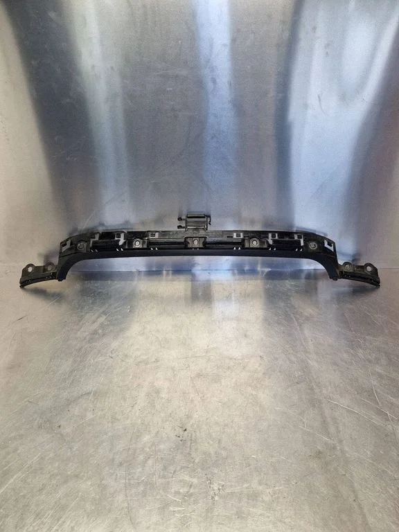 Rear bumper mounting bracket 7058521