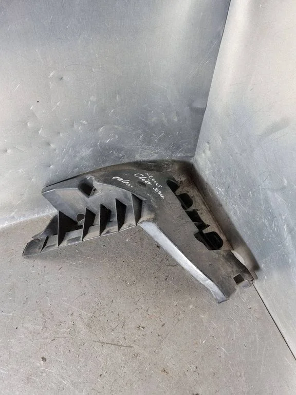 Tagumise kaitseraua kinnitusklamber – Renault Clio III (2005-2012)