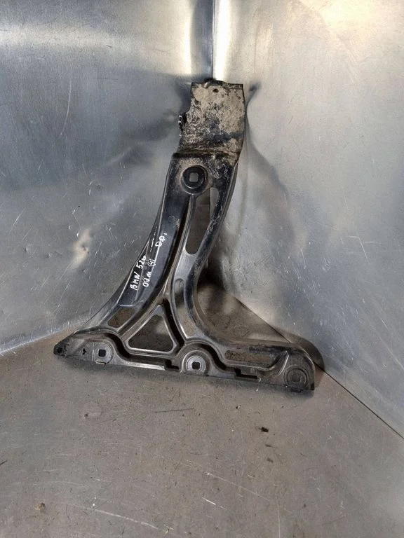 Rear bumper mounting bracket 7178185