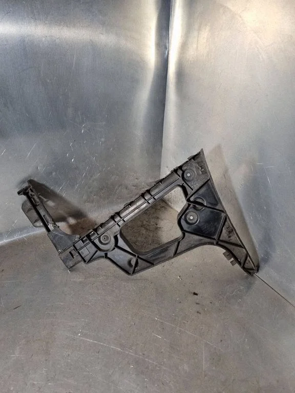 Rear bumper mounting bracket 8T0807454