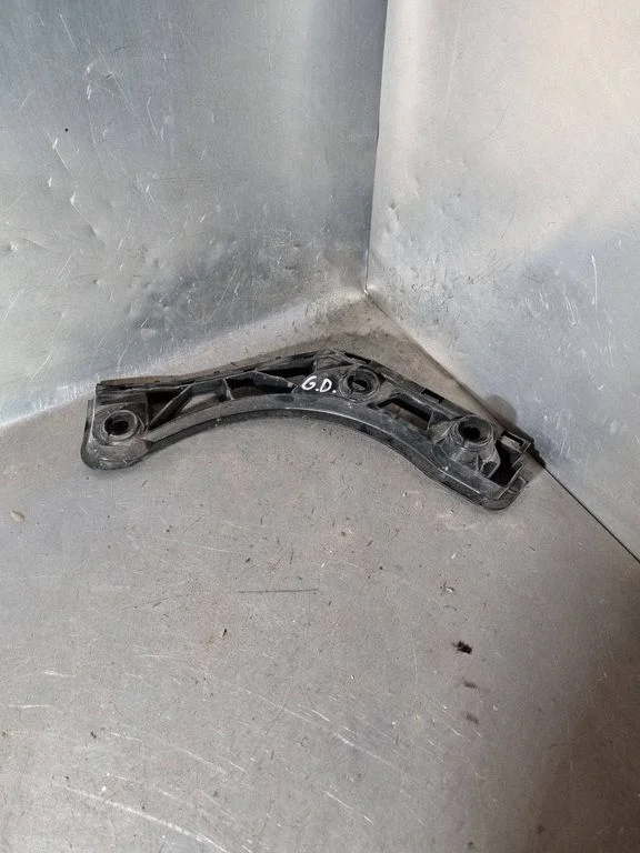Rear bumper mounting bracket – Volkswagen Tiguan Allspace (2017-)