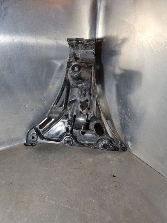 Rear bumper mounting bracket 1146091