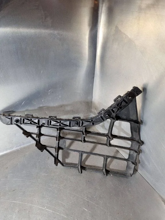 Rear bumper mounting bracket 866163Z300