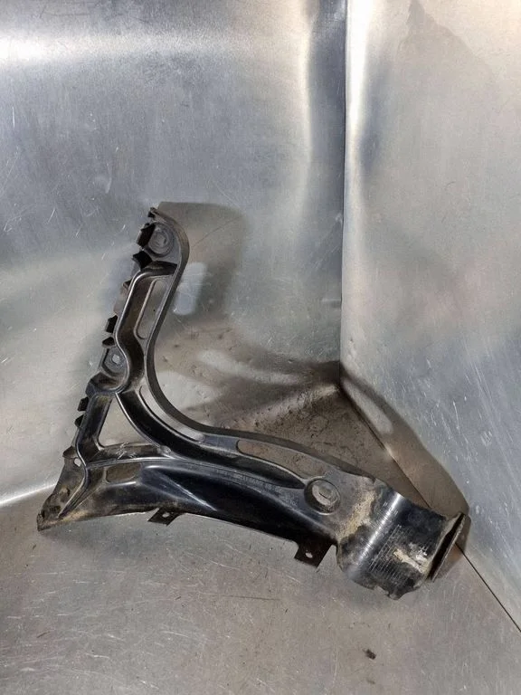 Rear bumper mounting bracket 7178185
