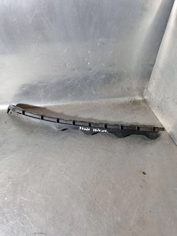 Rear bumper mounting bracket 1Z5807864