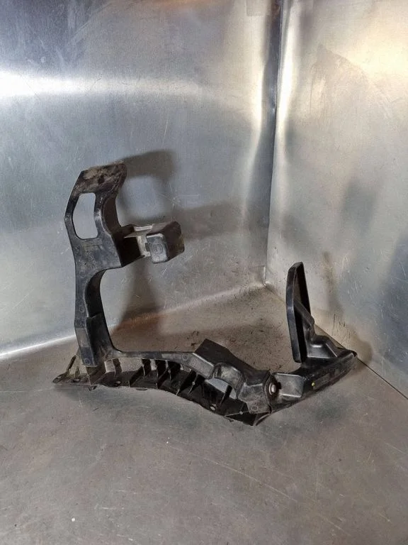 Rear bumper mounting bracket – Peugeot 308 (2007-2013)