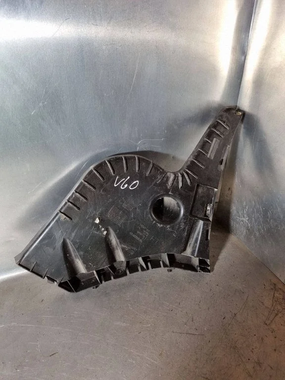 Rear bumper mounting bracket 31425465