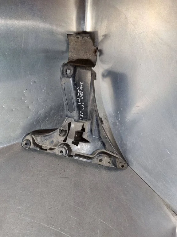 Rear bumper mounting bracket 1460915