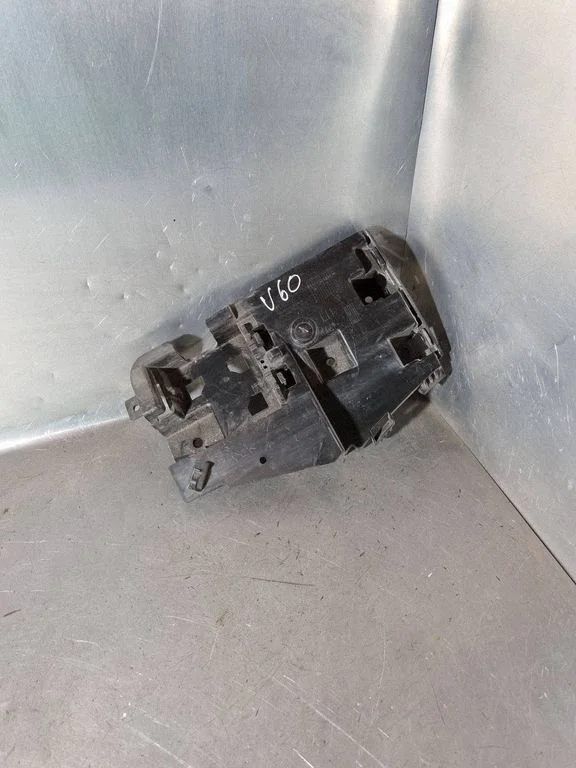 Rear bumper mounting bracket 31352284
